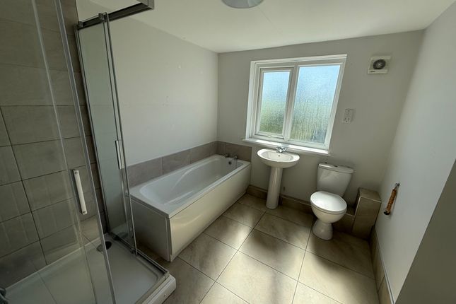 7, Llanelli photo 3