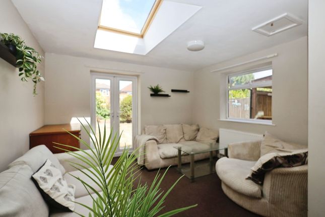 53 Highfield Road, Bournemouth photo 2
