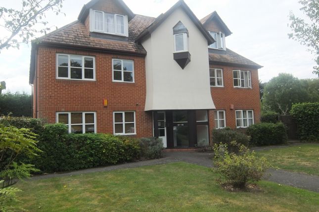 Flat to rent in Mansell Court, Reading