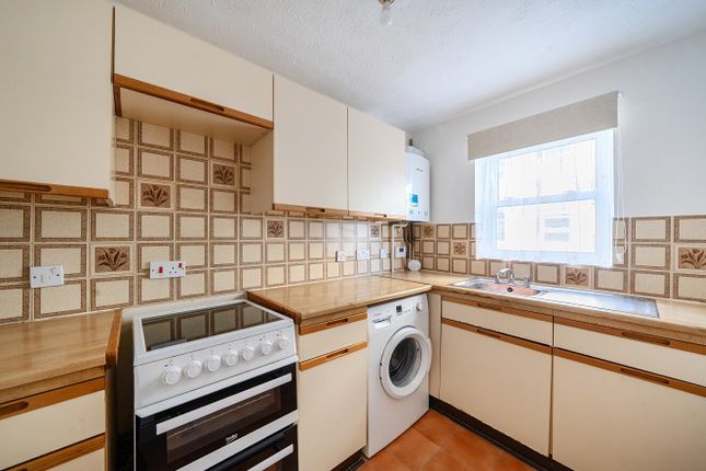 22, Waterslade, Redhill photo 4