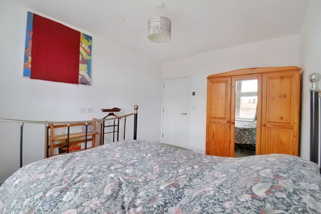 Flat for sale in 4 Sterling Way, London