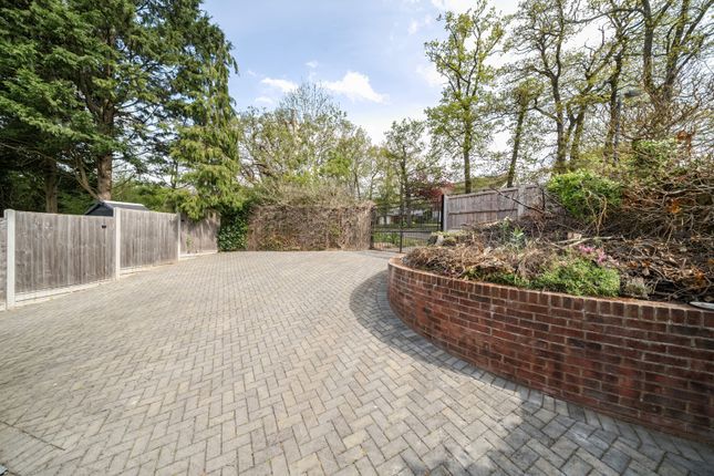 91, Hillside Road, Middlesex photo 3