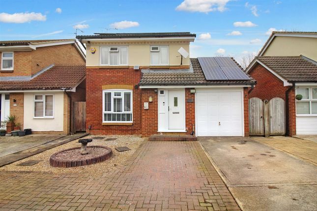 Thumbnail Detached house for sale in Fall Close, Aylesbury