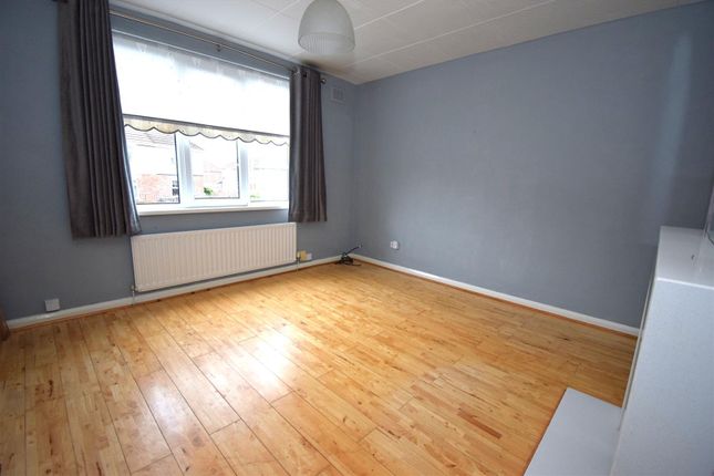 10, Larch Avenue, South Shields photo 3