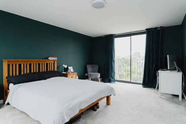 34, Beverley Road, Worcester Park photo 4