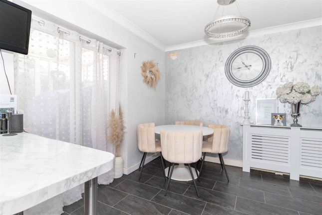 12, Cumbrian Close, Worthing photo 4