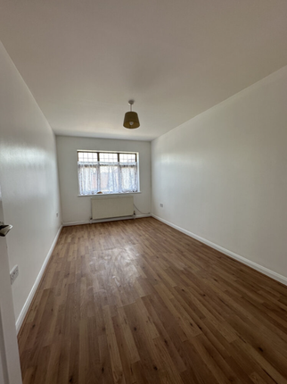 5, Irvon Hill Road, Wickford photo 5