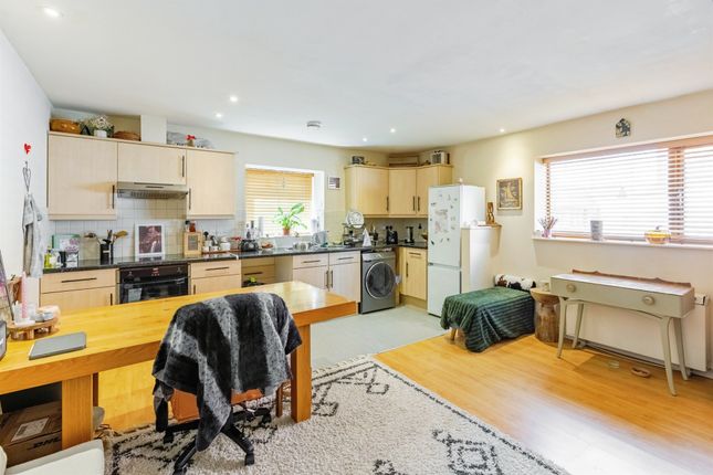 Flat 10, Palace Court, 16, Alfred Street, Rushden photo 4