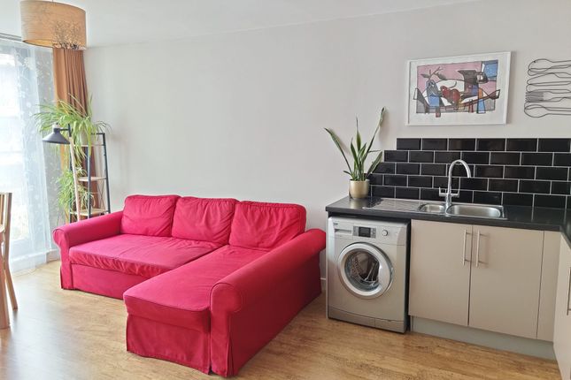 Flat 15, Raymond Chadburn House, Woodgrange Road, London photo 4