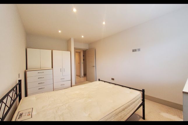 Hillcrest Gardens, Esher photo 5