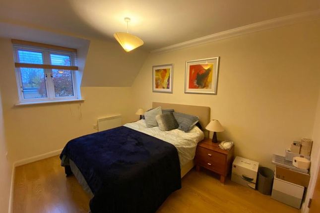 Heathside Crescent, Woking photo 5