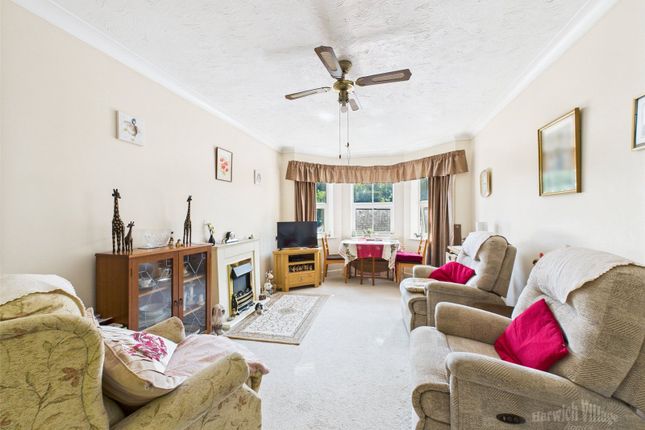 Flat 10, High Oaks,, Michaelstowe Drive, Essex photo 3