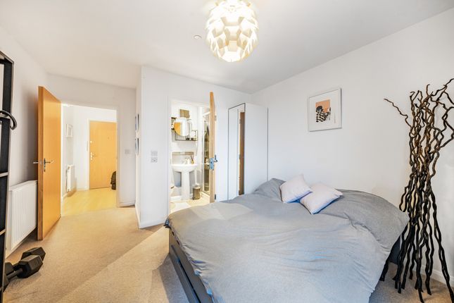 Flat for sale in Morse Lodge, London