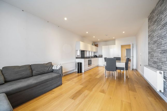 Flat 10, Caisson Moor Court, London photo 4