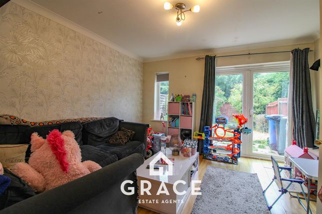 27, Forester Close, Ipswich photo 4