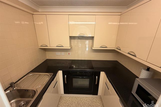Flat 2 Palermo Court, 3, Durley Chine Road, Bournemouth photo 2