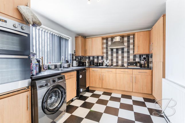 26, Walnut Tree Crescent, Mansfield photo 2