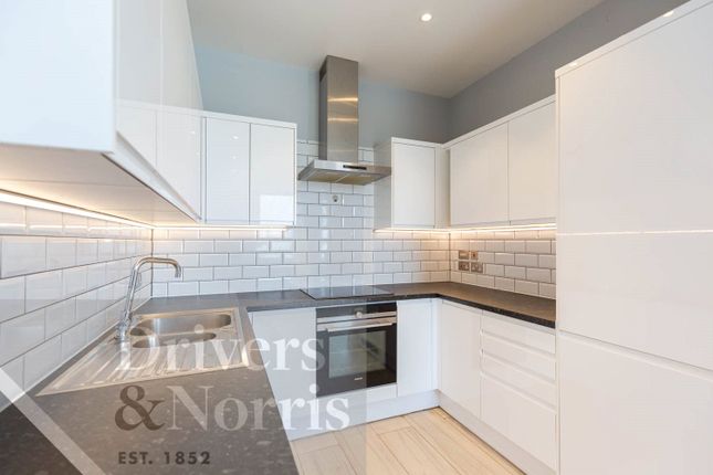 Flat to rent in Holloway Road, Holloway, London