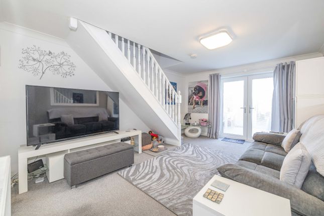 27, Larch Close, Canterbury photo 2