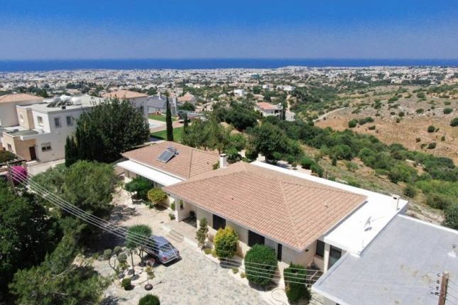 Bungalow for sale in Armou, Paphos, Cyprus