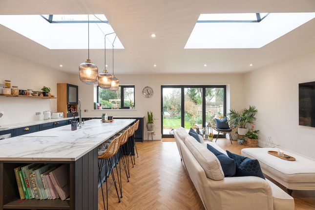 30, Linksway, Leigh-on-sea photo 4
