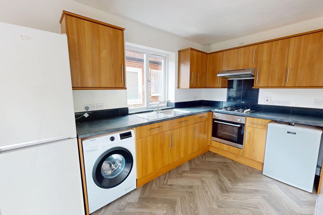 34, Midwinter Avenue, Glos photo 4