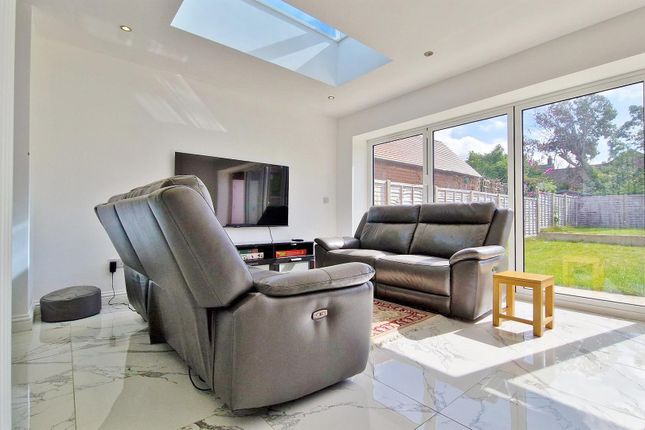 20, Upper Third Avenue, Frinton-on-Sea photo 3