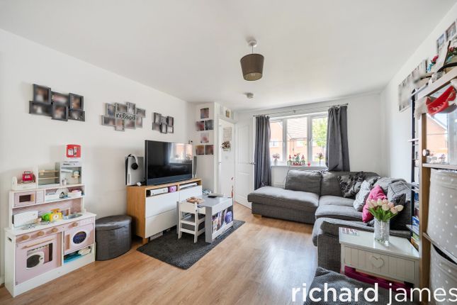 35, Toynbee Avenue, Swindon photo 2