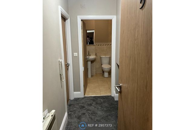 Flat, Victoria Crescent Eccles, Manchester photo 2