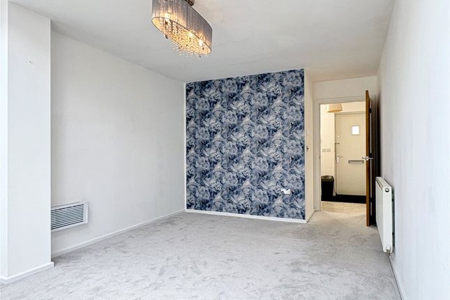 5, Olive Crescent, Oldham photo 3