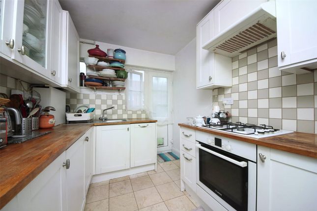 25 Churchview Court,, Churchview Road, Twickenham photo 3