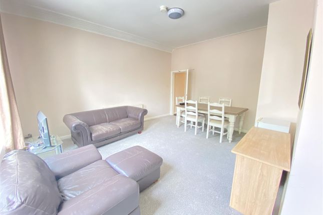 Room to rent in Room 2, Flat 322, Beverley Road, Hull