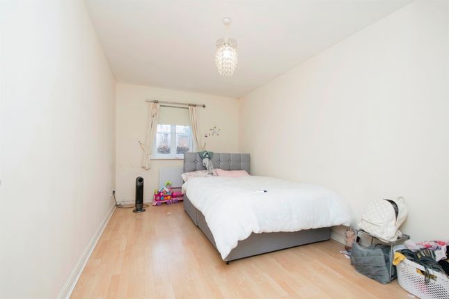 Flat for sale in West Street, Paisley