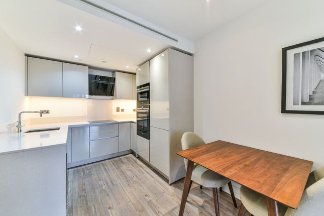 Flat for sale in Wiverton Tower, Aldgate Place