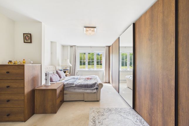 20 Owl Close, Billingshurst photo 4