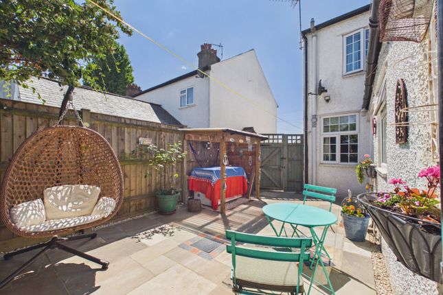 2, Georges Drive, High Wycombe photo 3