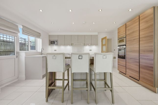 8 Church Road, Billericay photo 4