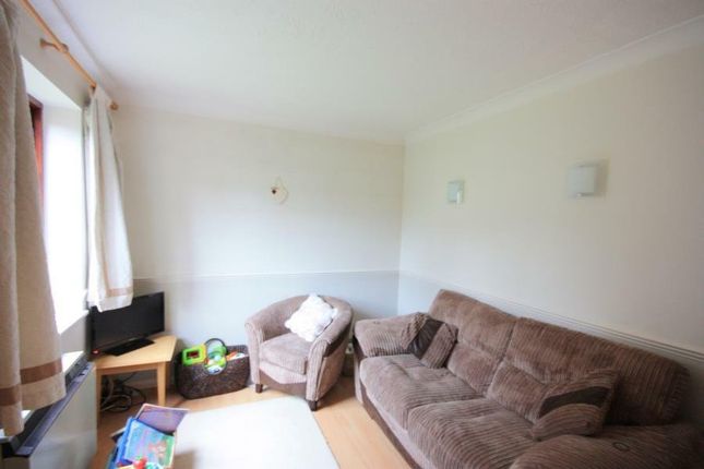14, Churchfields, Surrey photo 3