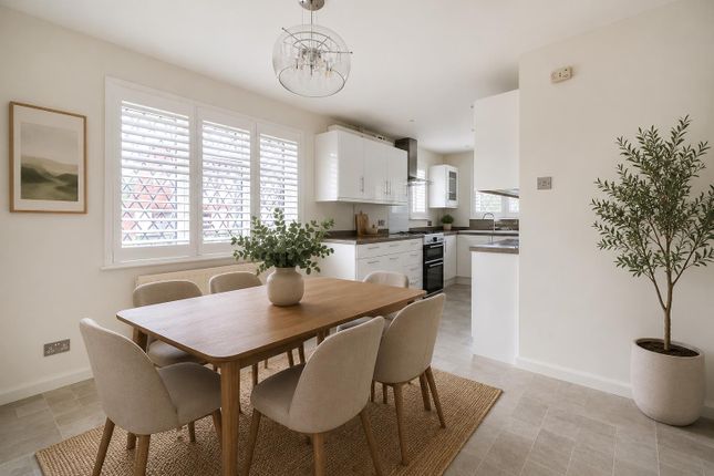 1, Medway Close, Wokingham photo 3
