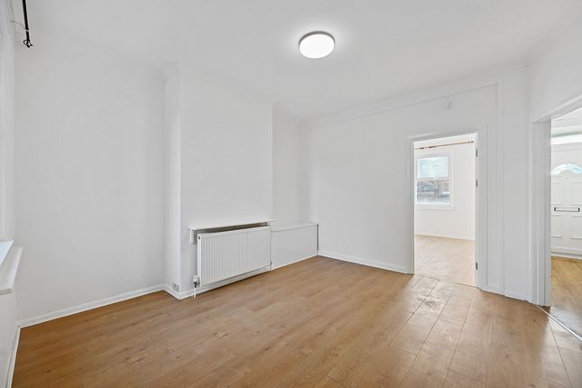 129, Wells House Road, London photo 2