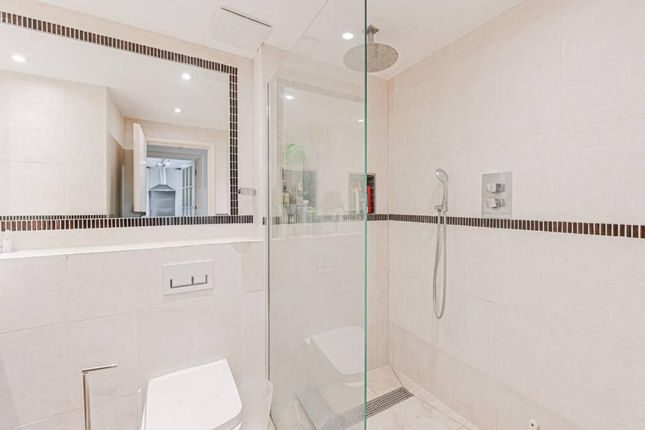 Marketing Flat 3 Carriage Lodge, London photo 4