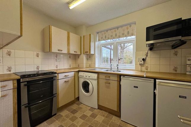 27, The Lawns, Stevenage photo 2