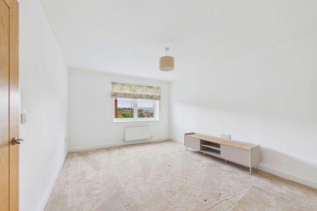 1, Joseph Banks Drive, Whitby photo 3