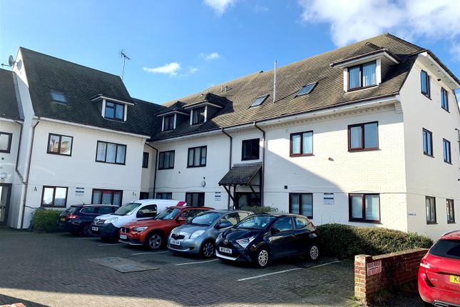 2-bed house on Gloucester Road, Littlehampton, £1,100/mo