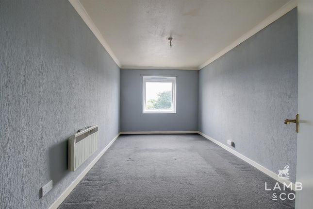 70, Nayland Drive, Clacton-On-Sea photo 4