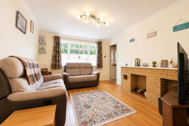 6, Datchworth Turn, Leverstock Green, Hemel Hempstead photo 2