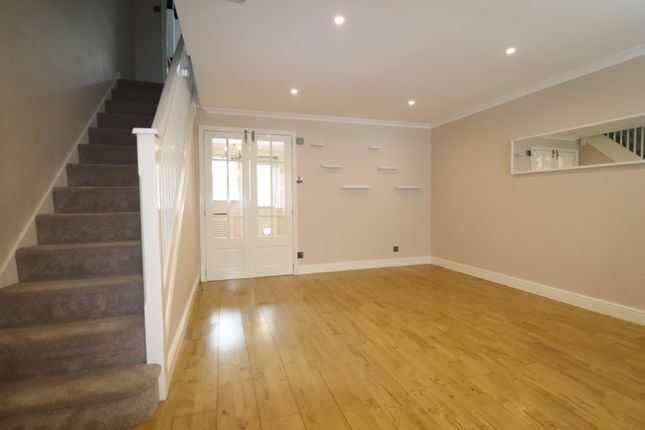 17, Sara Crescent, Greenhithe photo 5