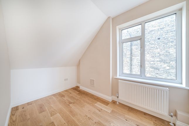 Flat to rent in Alexandra Park Road, London