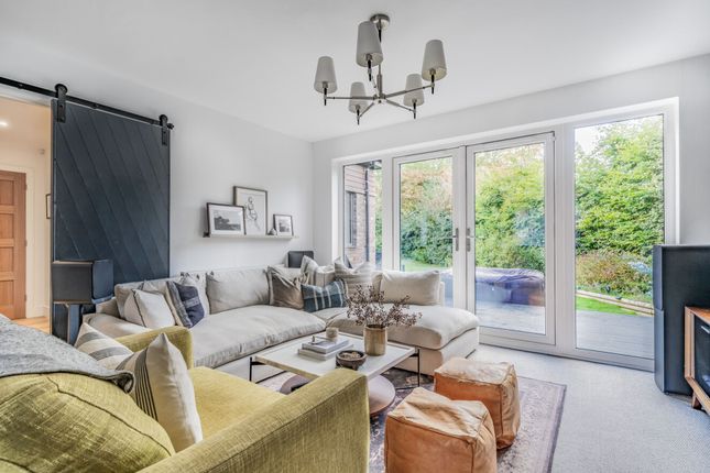 1 Chequer Close, Billingshurst photo 3