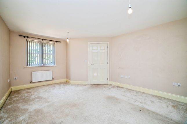 14, Goodacre Close, Alfreton photo 4